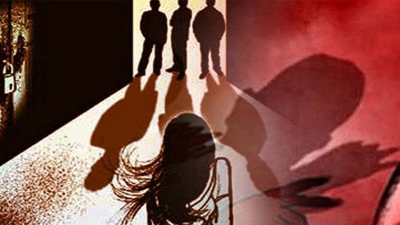 স্বামীর সঙ্গে ঘোরাঘুরি, প্রতিশোধ নিতে ভাড়ায় লোক পাঠিয়ে তরুণীকে গণধর্ষণ করালেন স্ত্রী